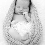 022_baby_in_schwarz_weiss